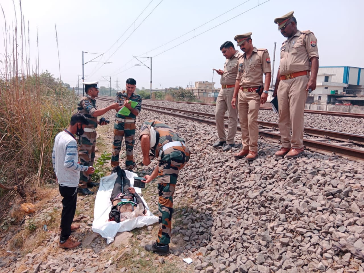 कानपुर में  ट्रेन से कटकर एयरफोर्स जवान  की मौत