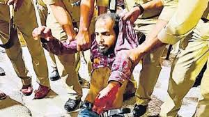 गोरखनाथ मंदिर में  पुलिस जवानों पर  हमला, आरोपी मुर्तजा अब्बासी से पूछताछ जारी 