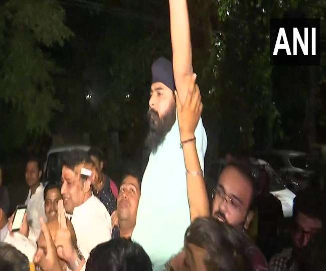 देर रात घर पहुंचे तेजिंदर बग्गा.
