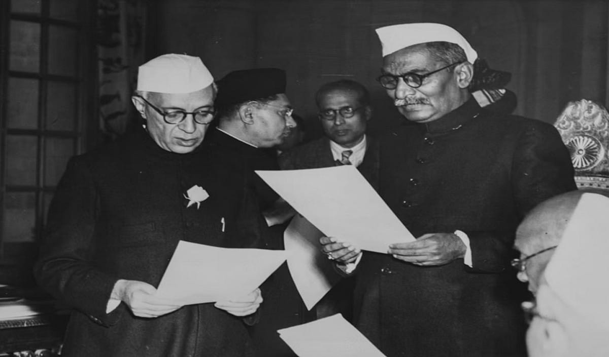 भाषा के सवाल पर संविधान सभा में क्या व क्यों हुआ था?