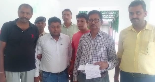 पूर्णिया में निगरानी की टीम ने एक घूसखोर स्वास्थ्य कर्मी को गिरफ्तार किया