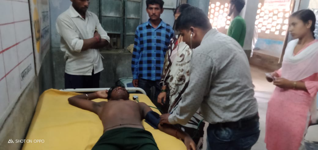 शराब के नशे में चूर दो शराबियों ने एक व्यक्ति को मारपीट कर किया अधमरा,जांच में जुटी पुलिस