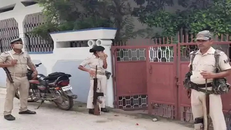 गुटखा कारोबारी के 5 ठिकानों पर आईटी ने मारी रेड