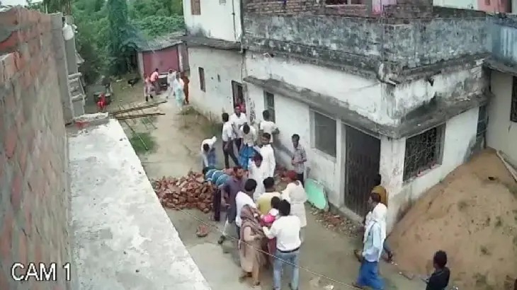 पार्षद पति ने जमीन विवाद में महिलाओं की कर दी पीटाई