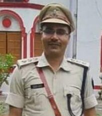 एक विनम्र और मधुर पुलिस अधिकारी!