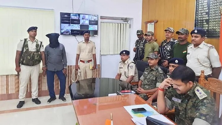 भाकपा माओवादी का जोनल कमांडर जुगल शाह गिरफ्तार