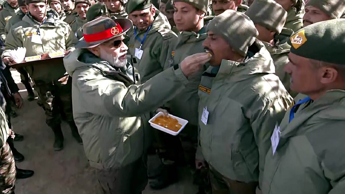आपके बीच आकर मेरी दिवाली की मिठास बढ़ जाती है-पीएम मोदी