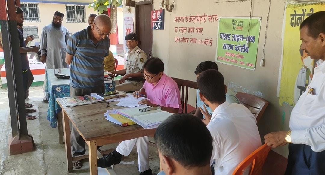 सुनवाई: मशरक थाना में जनता दरबार में एक मामले का हुआ निपटारा