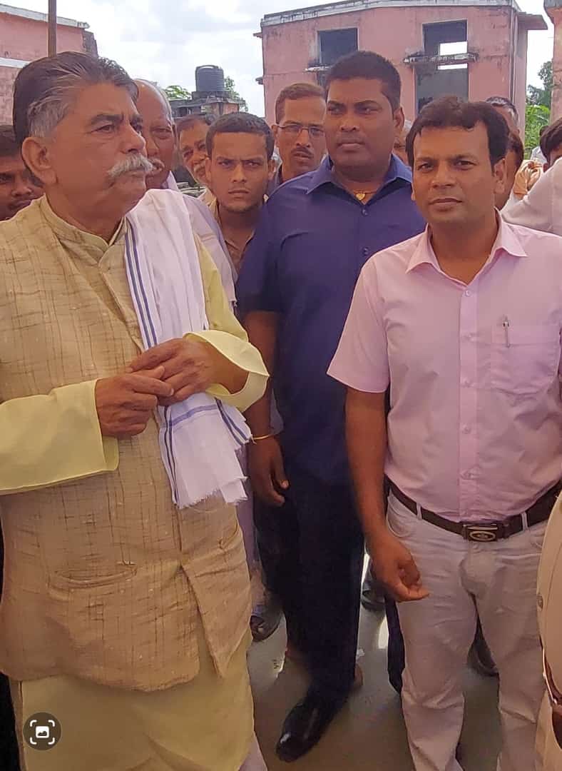 प्रबंधन समिति के गठन में पहुंचे विस अध्यक्ष अवधबिहारी चौधरी का शिक्षकों ने किया स्वागत