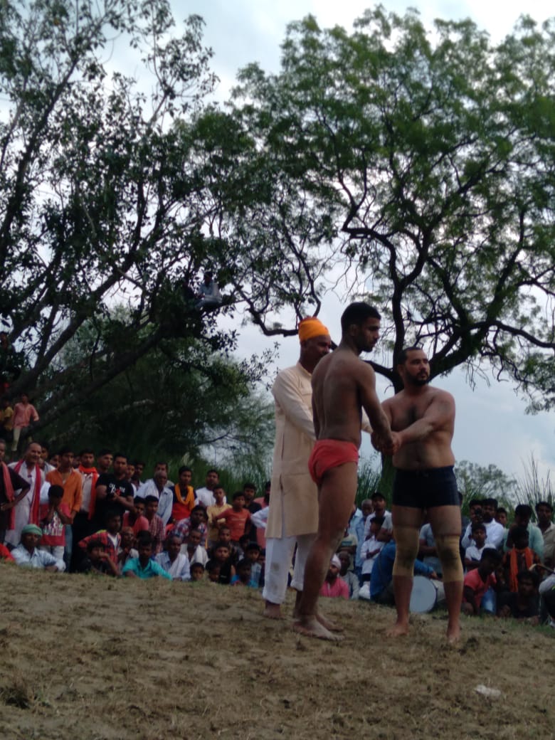 जीरादेई में संपन्न दंगल में बनारस और अयोध्या के पहलवानों ने मारी बाजी