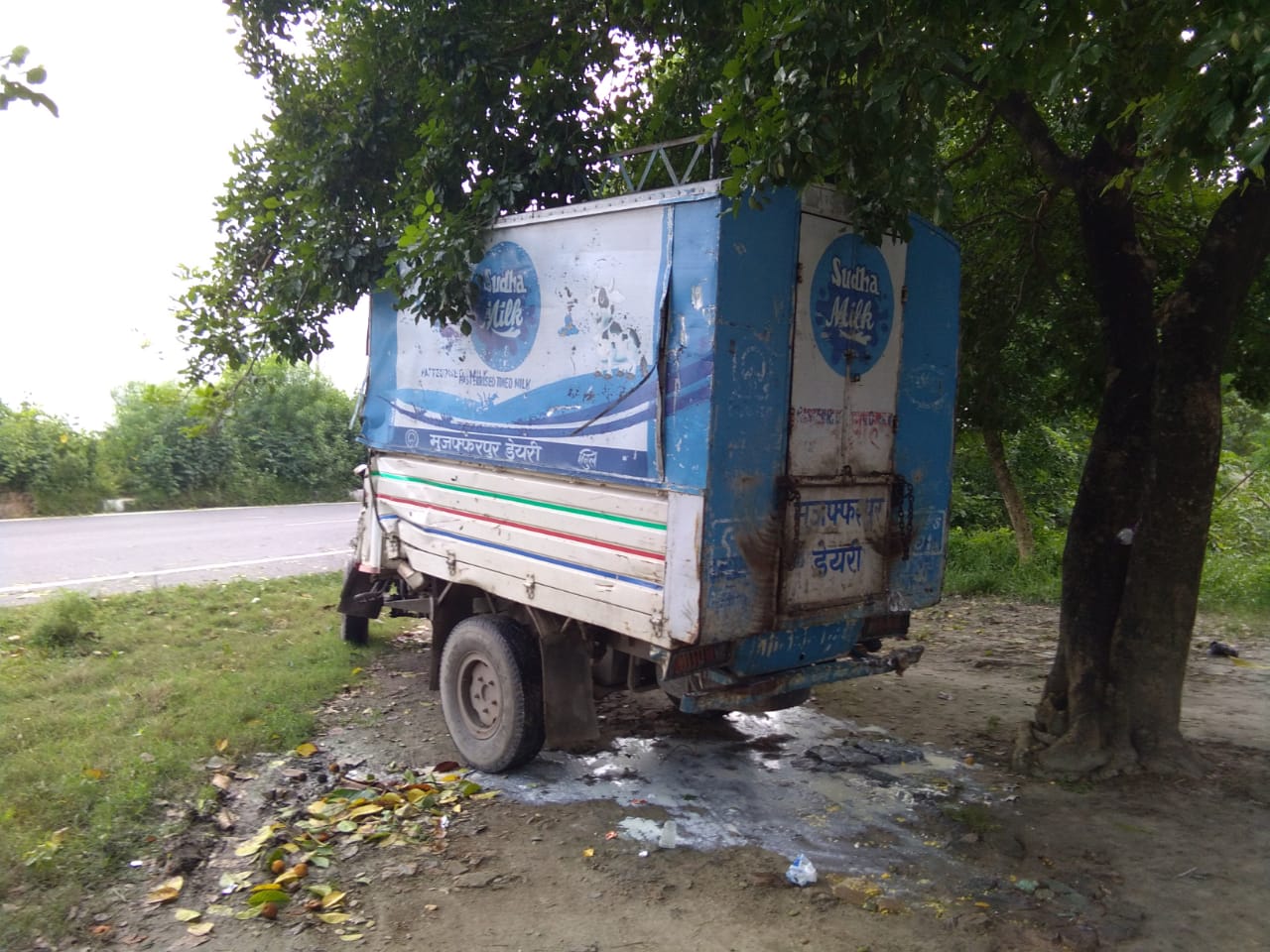 एनएच 27 पर अनियंत्रित वाहन हुई दुर्घटनाग्रस्त