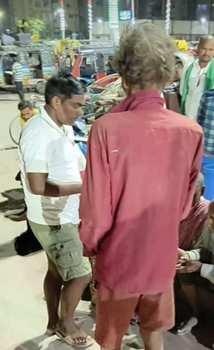 छपरा रोटी बैंक भूखों को भोजन कराकर सच्ची श्रद्धांजलि दे रहा है लोकनायक को