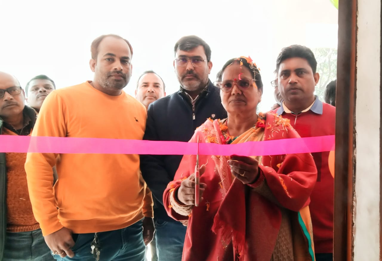 Raghunathpur: मध्य विद्यालय आदमपुर में प्रखंड शिक्षा पदाधिकारी ने किया कंप्यूटर कक्ष का उद्घाटन मीनू कुमारी बीईओ रघुनाथपुर