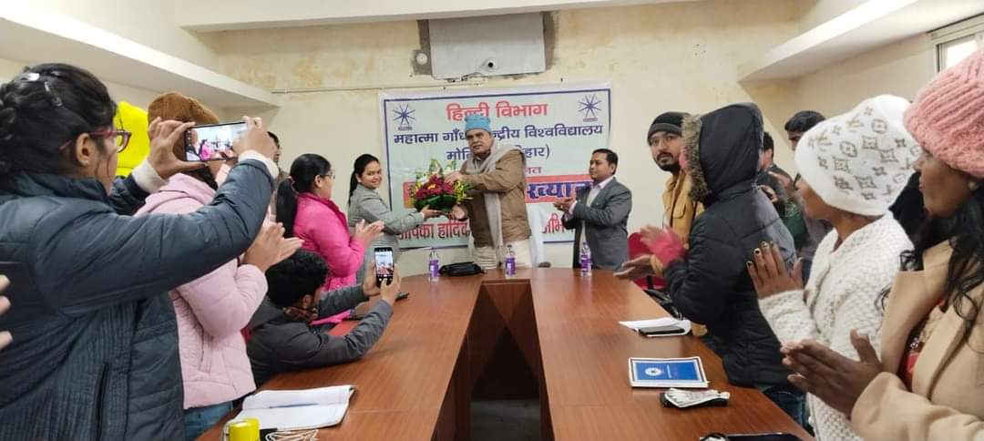 साहित्य का मूल कार्य संवेदना को जागृत करना होता है- प्रो. सतीश कुमार राय