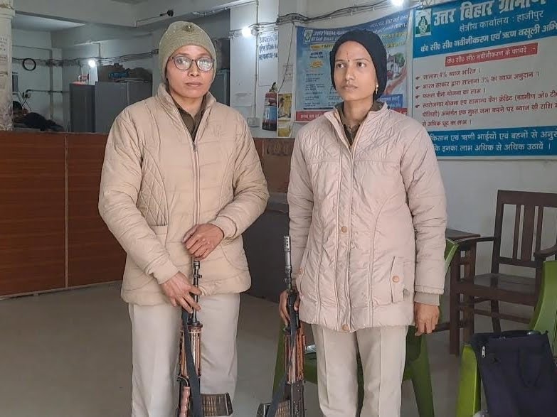 दो महिला सिपाहियों ने बैंक लूटने से बचा लिया