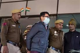 फ्लाइट में महिला पर पेशाब करने वाले को 14 दिन की न्यायिक हिरासत