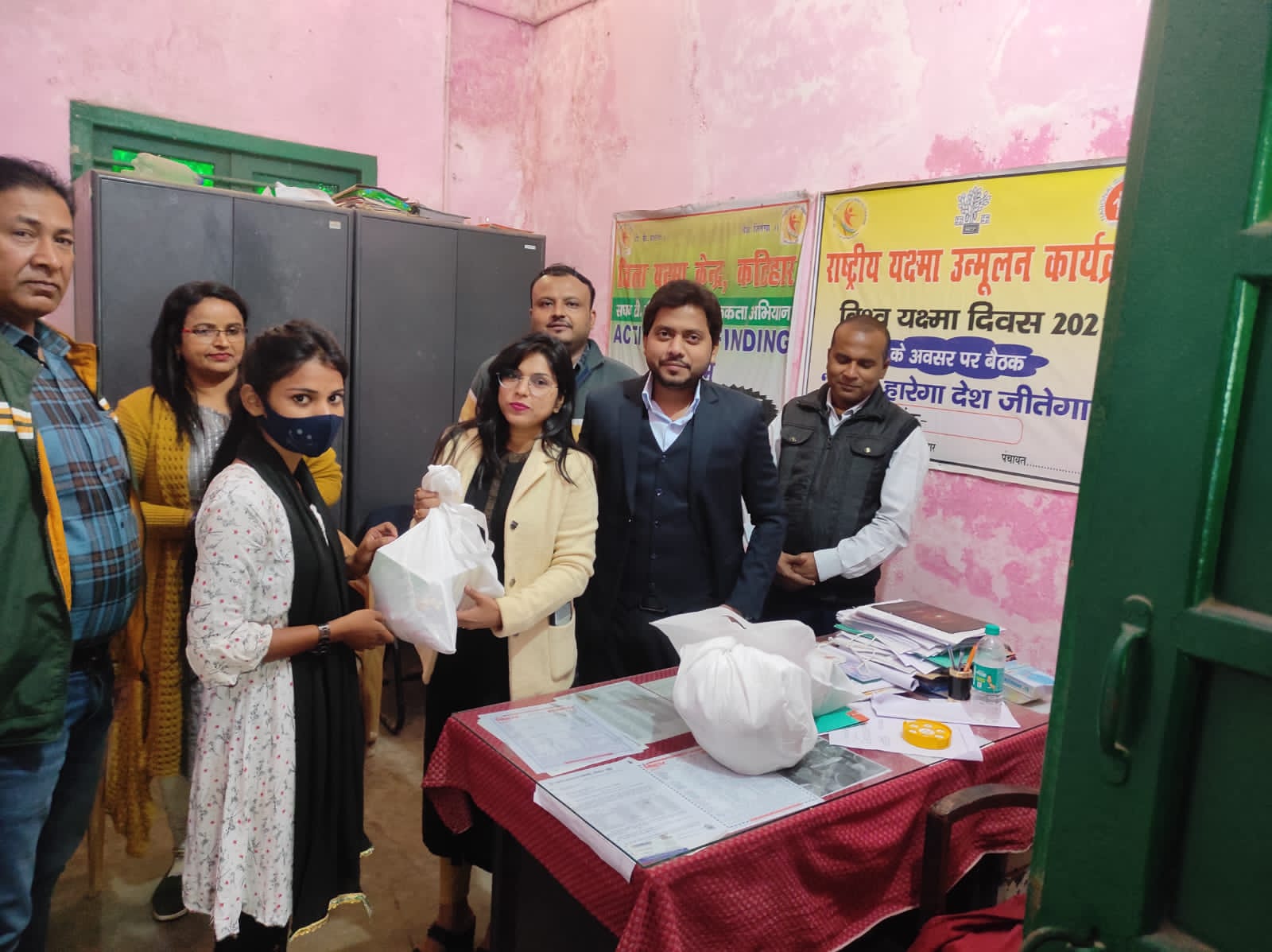 निक्षय मित्र योजना के तहत ज़िले में अभी तक 56 टीबी मरीजों को लिया गया गोद, रेड क्रॉस ने सबसे अधिक 40 को लिया गोद