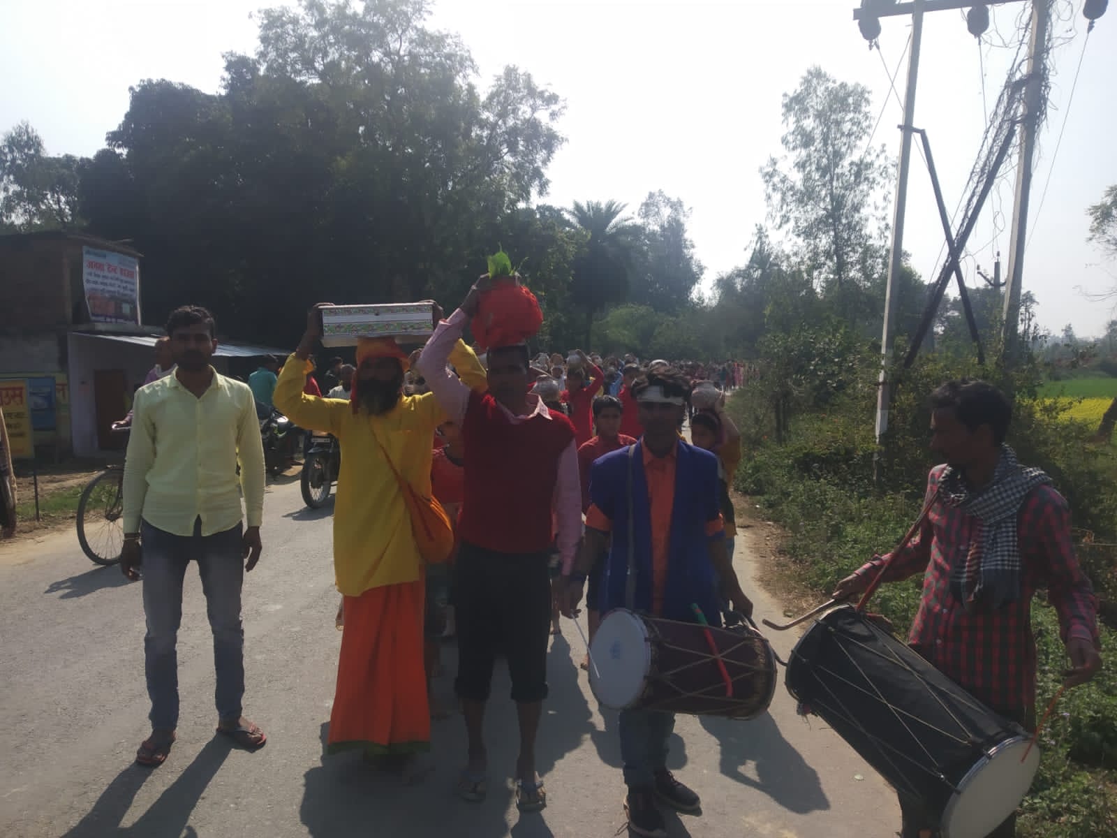 गाजे-बाजे के साथ निकली भव्य कलश यात्रा