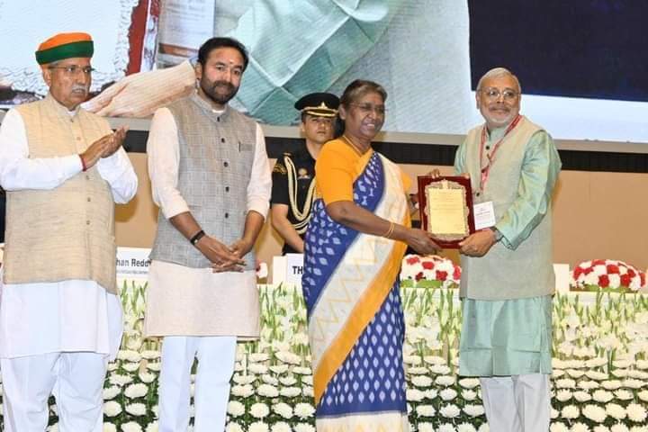 हृषिकेश सुलभ की उपलब्धि ने बढ़ाया सीवान का गौरव