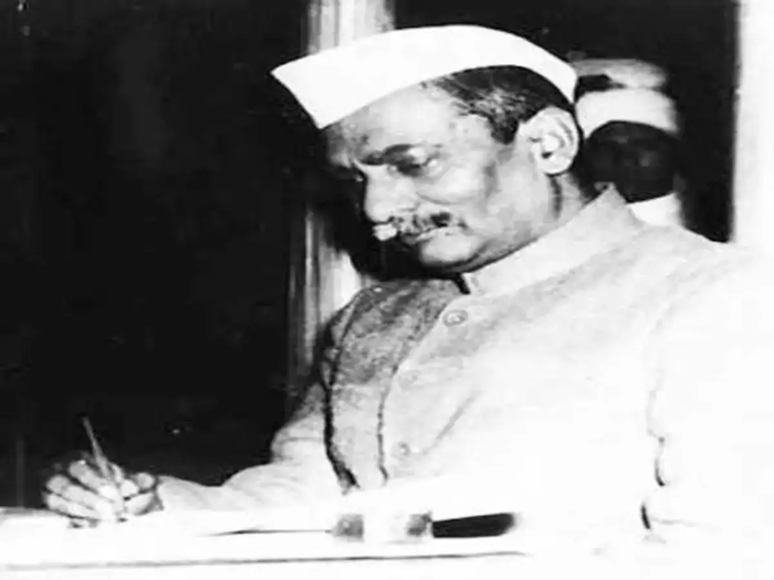 सिपाही से भी बड़े आदमी बन गए हो’-बाबू