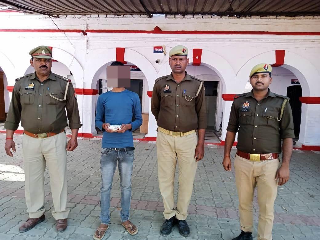 बाराबंकी पुलिस ने दो दर्जन अभियुक्तों को किया गिरफ्तार