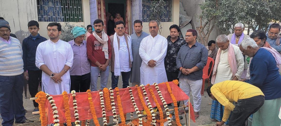 पूर्व स्वास्थ्य मंत्री मंगल पाण्डेय के बड़े पिताजी का निधन, गांव में शोक