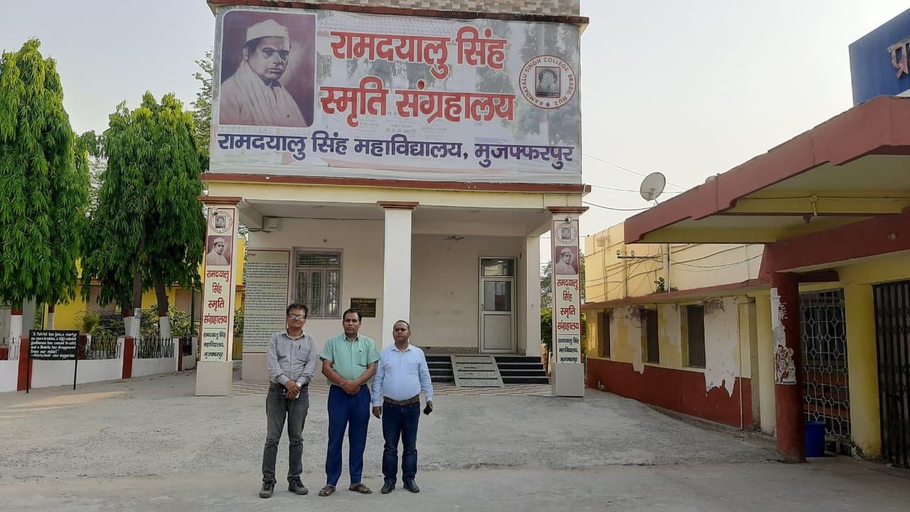 कें. वि.वि. की नामांकन जागरूकता समिति के प्राध्यापकों ने महाविद्यालयों का दौरा किया।