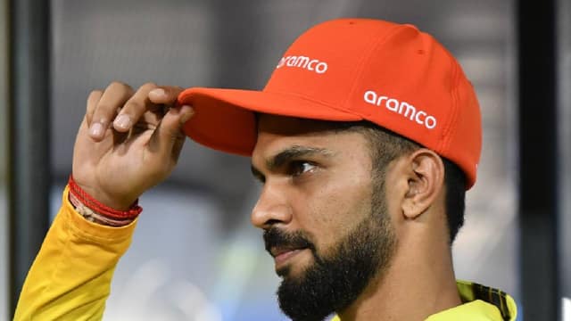 IPL 2023 Orange Cap with Ruturaj Gaikwad and purple cap holder is Mark Wood Hindustan Hindi News