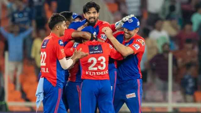 IPL 2023 GT vs DC Last Over Thriller Rahul Tewatia three sixes Goes in Vein Ishant Sharma defended 12 runs in 20th over Hindustan Hindi News