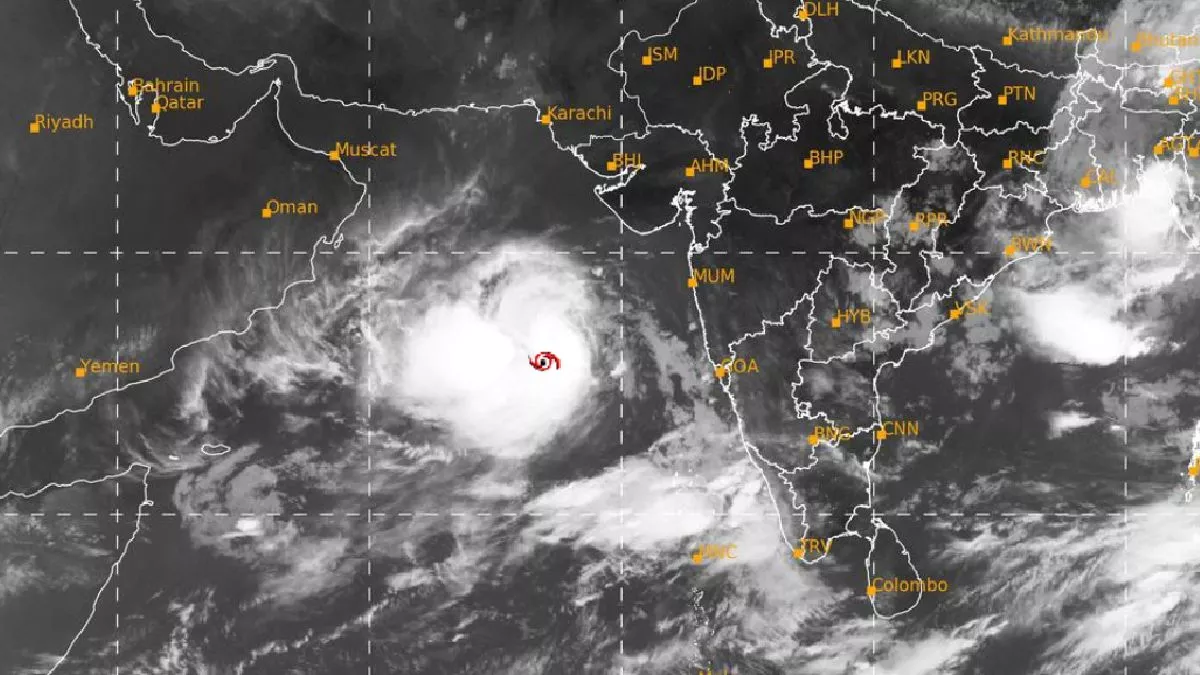 Cyclone Biporjoy: गुजरात की तरफ बढ़ रहा ‘बिपोर्जॉय’ चक्रवात