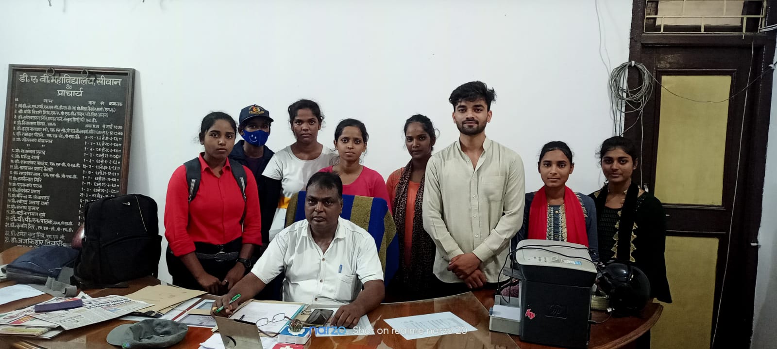 प्रो० डॉ० कैलाश पति गोस्वामी के प्राचार्य बनने पर एनसीसी कैडटों ने दी बधाई