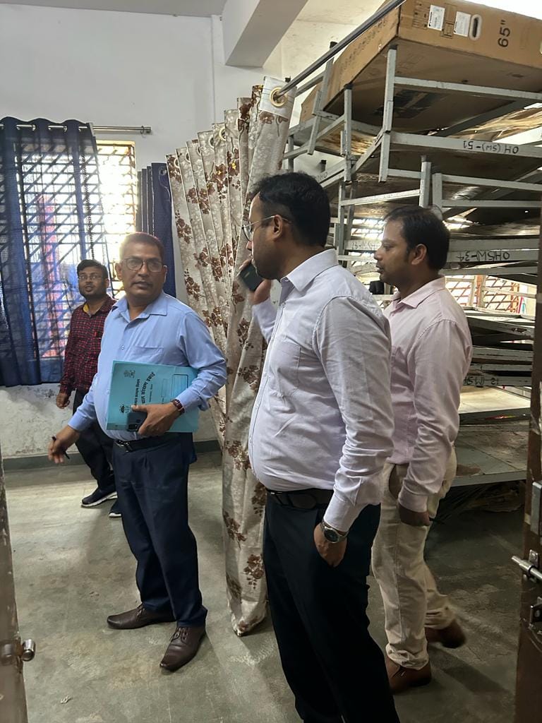 सीवान डीएम ने पर्यवेक्षण गृह का किया औचक निरीक्षण