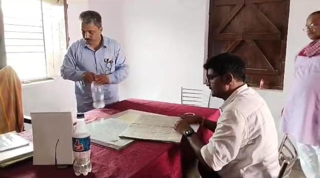 सिसवन की खबरें : मनरेगा पीओ ने उच्च विद्यालय छितौली का किया निरीक्षण