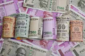 रुपए का अंतर्राष्ट्रीयकरण भारत के आर्थिक एवं रणनीतिक हितों को कैसे प्रभावित करता है?