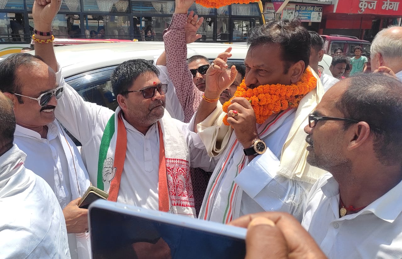 कांग्रेस बिहार प्रदेश अध्यक्ष अखिलेश सिंह का मशरक के महावीर चौक पर भव्य स्वागत
