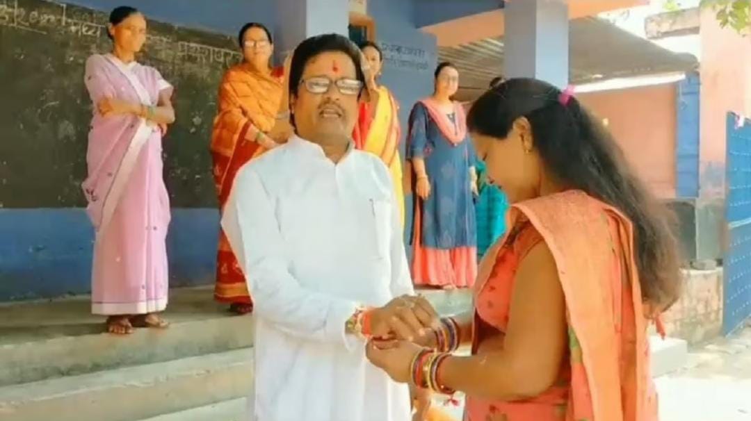 रक्षाबंधन की छुट्टी रद्द होने का विरोध करने पर खगड़िया में शिक्षक सस्पेंड, Video हुआ था वायरल