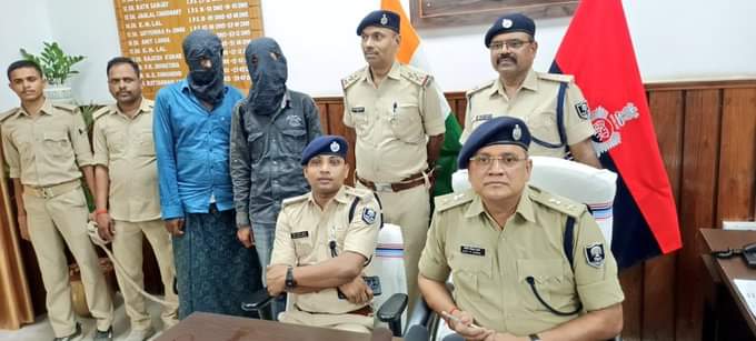 लूट और डकैती के मामले में फरार चल रहे दो अपराधी गिरफ्तार