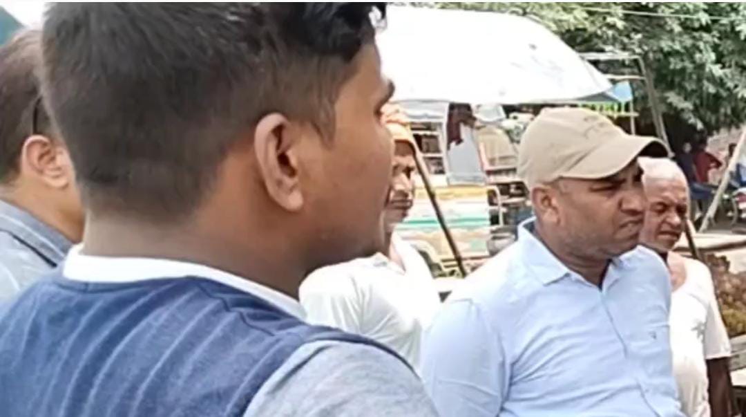 सिसवन की खबरें : चैनपुर में मंदिर के जमीन में दुकान बना किराया वसूलने का मामला आया