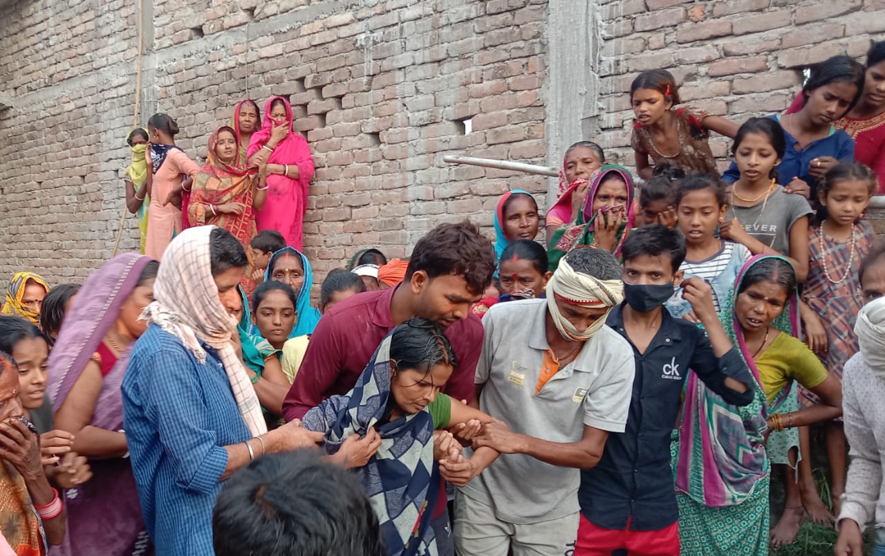 नासिक से राजमिस्त्री का शव पहुँचते ही परिजनों में मची चीखपुकार