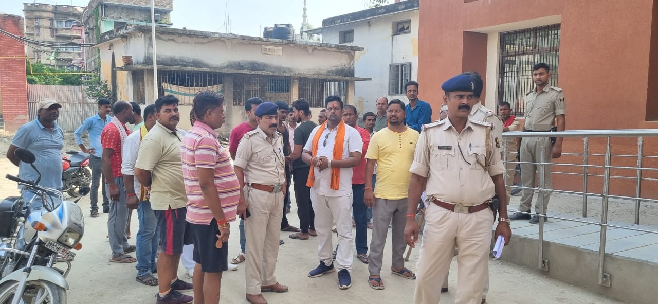 अपराधियों ने मॉर्निंग वॉक पर निकले बीजेपी नेता की चाकू से गोदकर किया हत्या, दोस्त को भी किया घायल