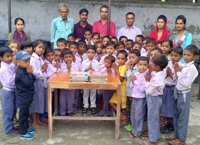 बच्चों ने मनाया साक्षरता दिवस, लिया शिक्षा का अलख जगाने का संकल्प