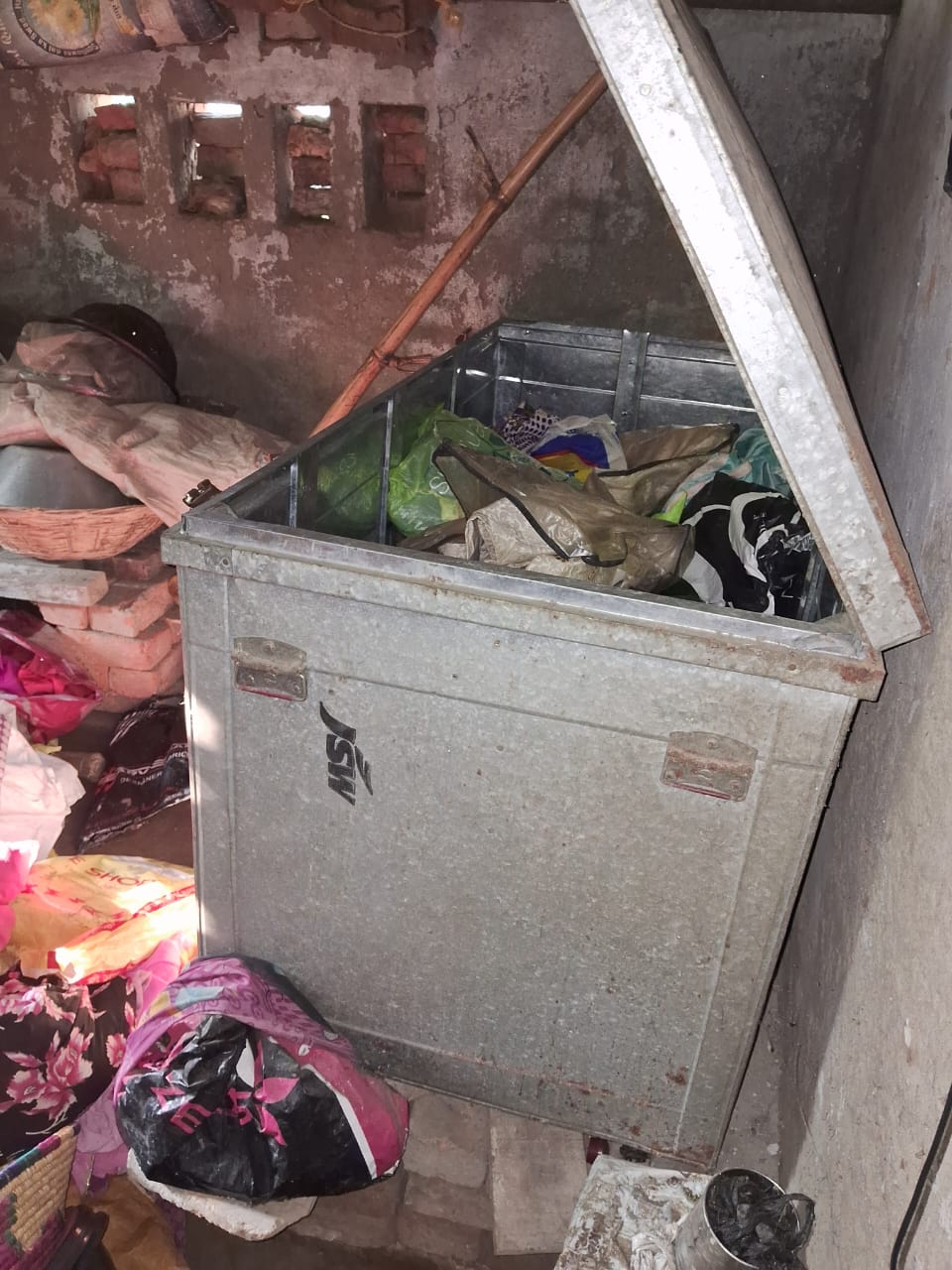 खिड़की तोड़ 40 हजार नगद समेत एक लाख 65 हजार की संपत्ति चोरी