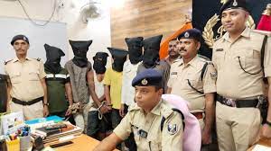 पटना पुलिस ने शिक्षा विभाग के रिटायर्ड कर्मी के घर हुई डकैती मामले का किया खुलासा