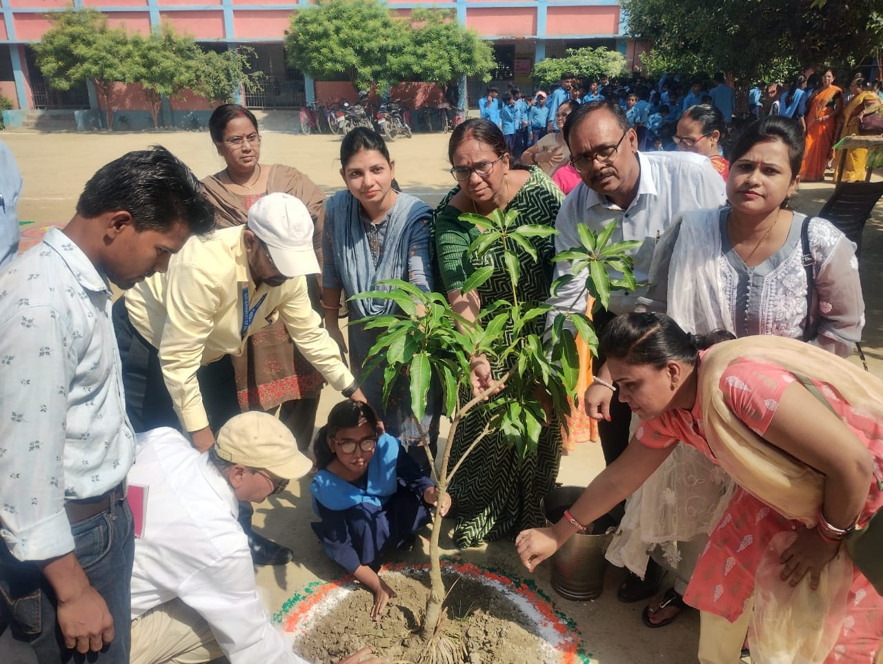 अर्न्तराष्ट्रीय बालिका दिवस के अवसर पर वृक्षारोपण कार्यक्रम आयोजित