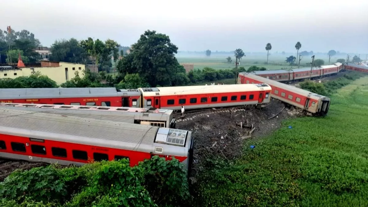Bihar Train Accident : पटरियों में खराबी से ट्रेन हुई डिरेल,कैसे?