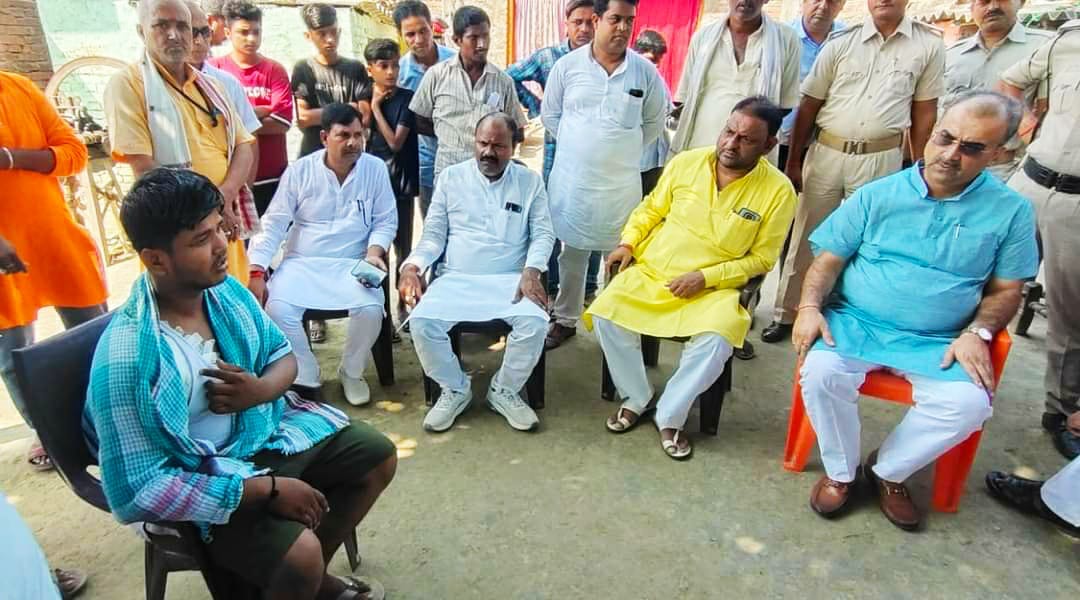 पूर्व स्वास्थ्य मंत्री के नेतृत्व में मृतक के परिजनों से मिले बीजेपी नेता