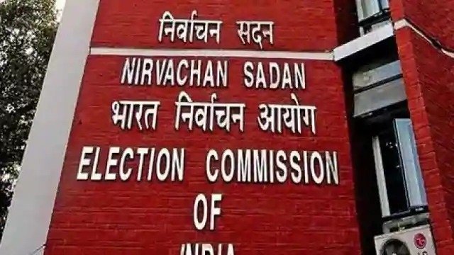 इलेक्ट्रॉनिक वोटिंग मशीनों तथा डाक मतपत्रों की सुरक्षा क्यों आवश्यक है?