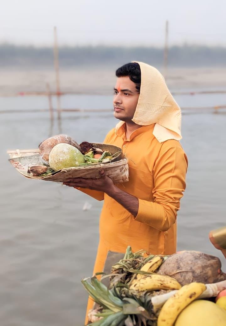 रघुनाथपुर : उगते सूर्य को अर्घ्य देने के साथ ही संपन्न हो गया चारदिवसीय