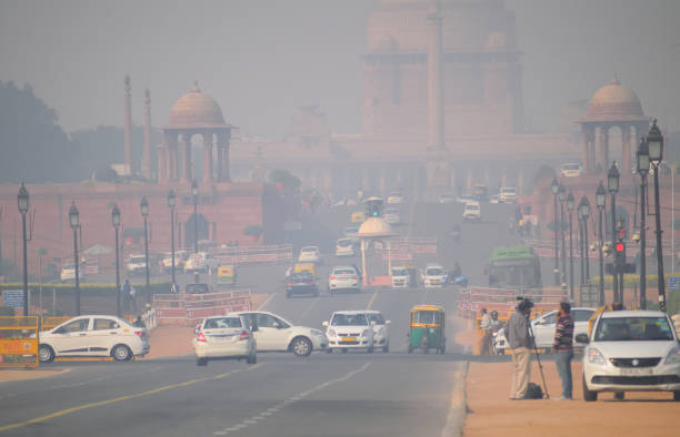 दिल्ली-एनसीआर में दिवाली पर प्रदूषण का स्तर बढ़ा, AQI 400 के पार