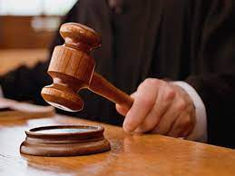 बिहार में दारोगा ने जज को ही दिखा दी पुलिसिया रौब, नाराज कोर्ट ने पूरे दिन कटघरे में खड़ा रहने की दी सजा